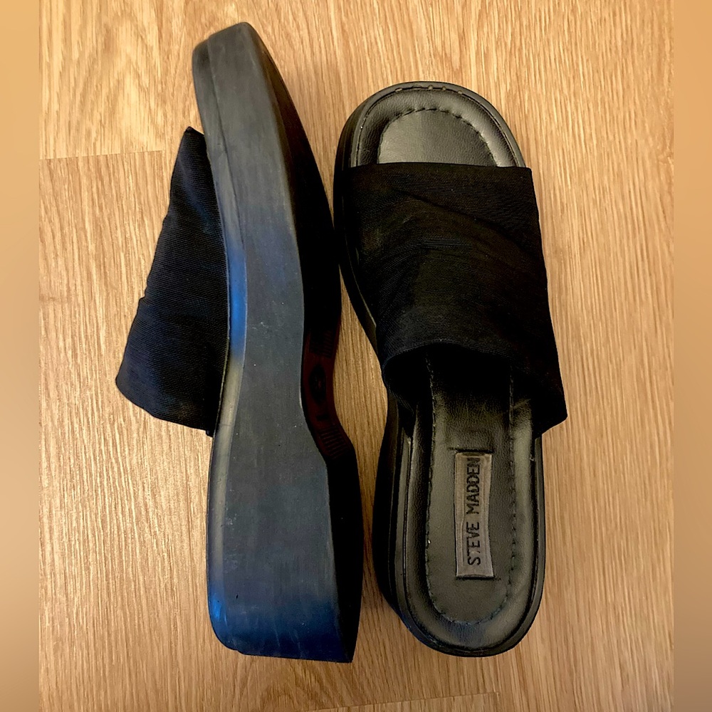 Steve Madden black platform sandals